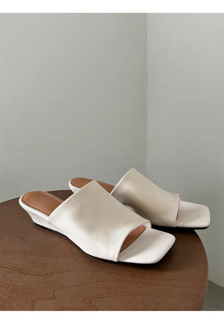 Soft, top-grain sheepskin, all-leather, summer sandals for women, square toe, simple and stylish wedge heel.