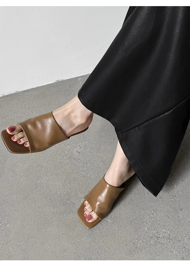 Soft, top-grain sheepskin, all-leather, summer sandals for women, square toe, simple and stylish wedge heel.