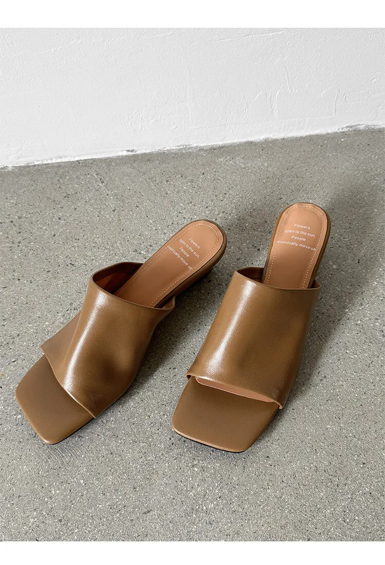 Soft, top-grain sheepskin, all-leather, summer sandals for women, square toe, simple and stylish wedge heel.