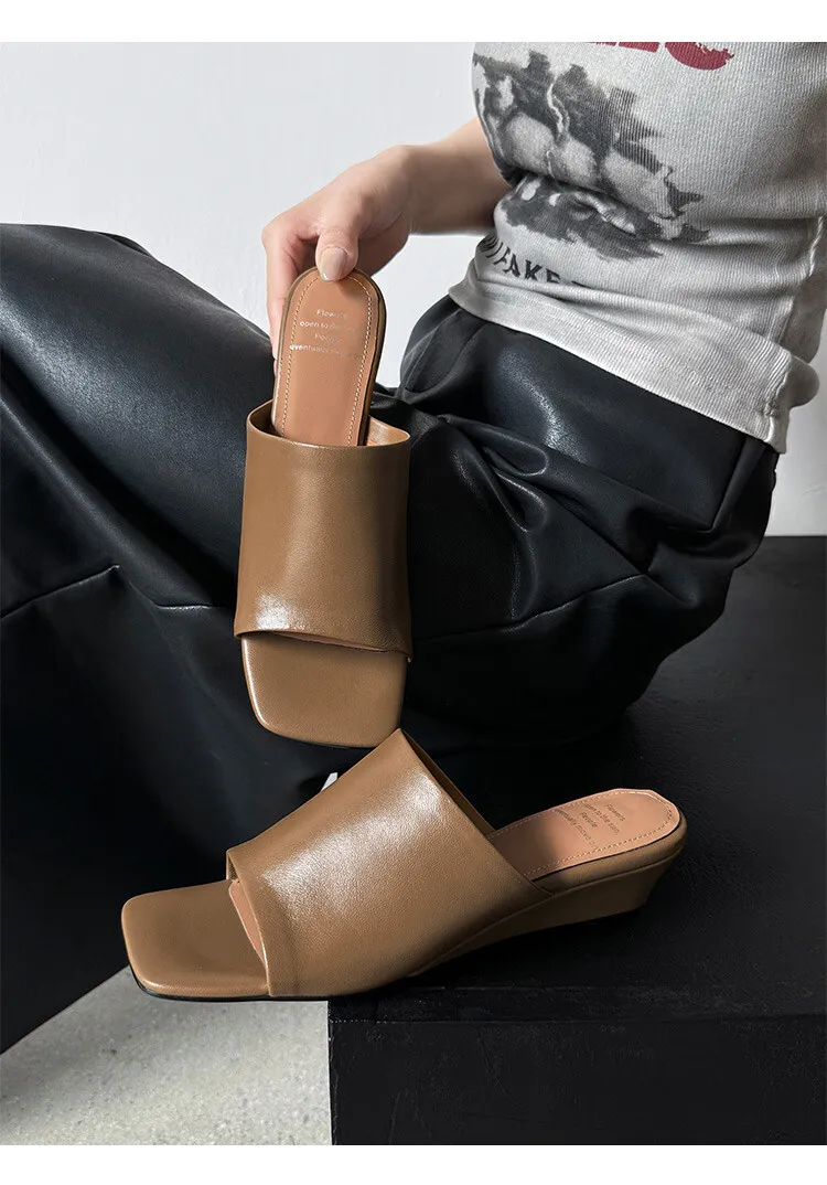 Soft, top-grain sheepskin, all-leather, summer sandals for women, square toe, simple and stylish wedge heel.