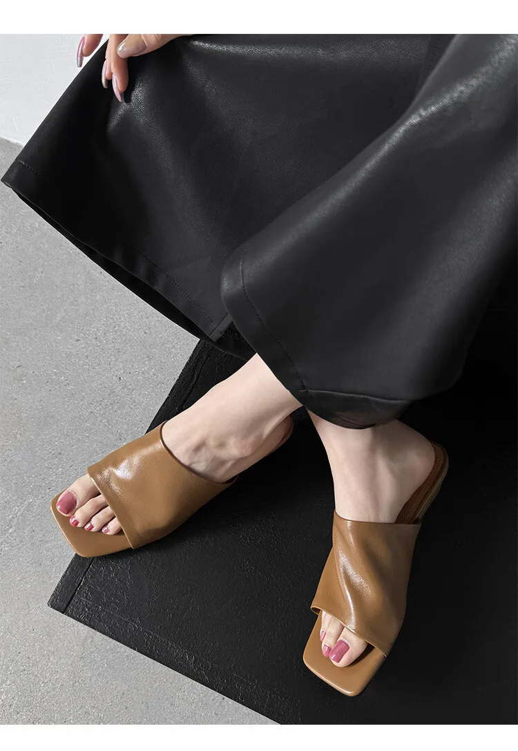 Soft, top-grain sheepskin, all-leather, summer sandals for women, square toe, simple and stylish wedge heel.