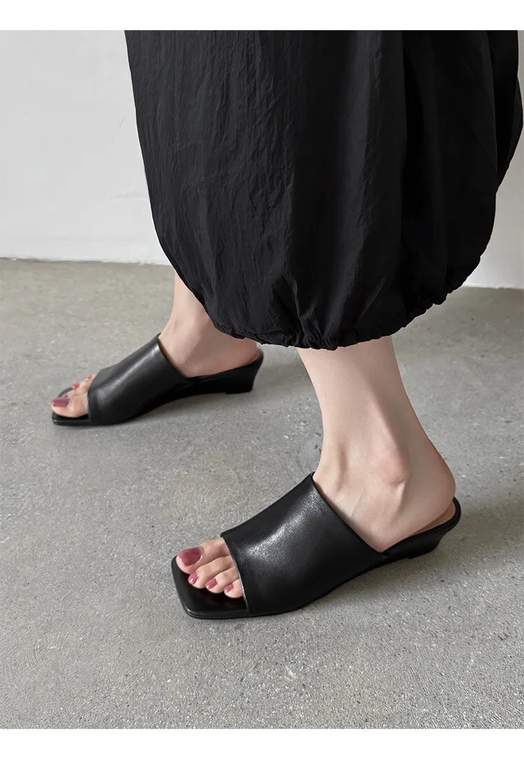 Soft, top-grain sheepskin, all-leather, summer sandals for women, square toe, simple and stylish wedge heel.