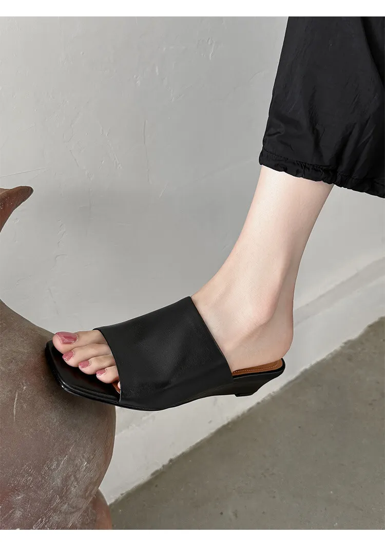 Soft, top-grain sheepskin, all-leather, summer sandals for women, square toe, simple and stylish wedge heel.