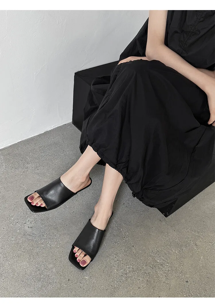 Soft, top-grain sheepskin, all-leather, summer sandals for women, square toe, simple and stylish wedge heel.