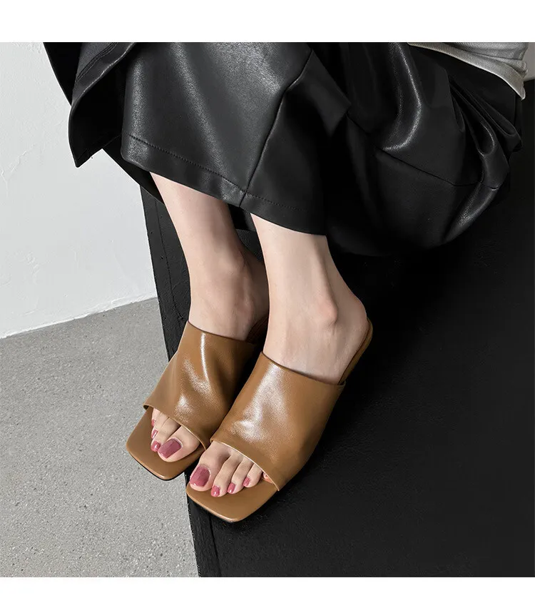Soft, top-grain sheepskin, all-leather, summer sandals for women, square toe, simple and stylish wedge heel.