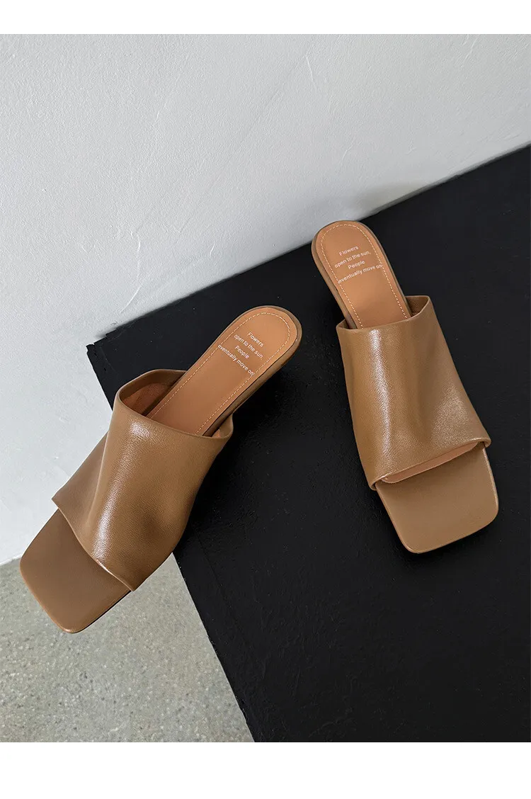 Soft, top-grain sheepskin, all-leather, summer sandals for women, square toe, simple and stylish wedge heel.