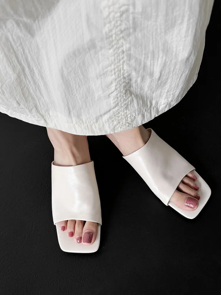 Soft, top-grain sheepskin, all-leather, summer sandals for women, square toe, simple and stylish wedge heel.
