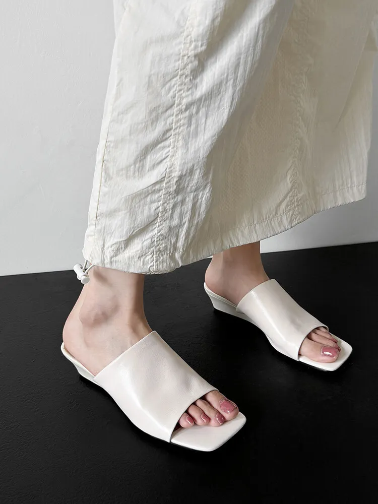 Soft, top-grain sheepskin, all-leather, summer sandals for women, square toe, simple and stylish wedge heel.