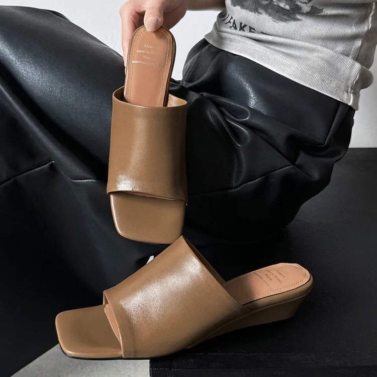 Soft, top-grain sheepskin, all-leather, summer sandals for women, square toe, simple and stylish wedge heel.