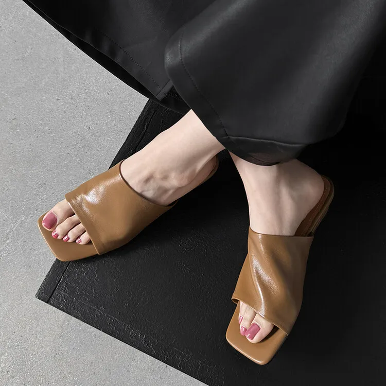 Soft, top-grain sheepskin, all-leather, summer sandals for women, square toe, simple and stylish wedge heel.