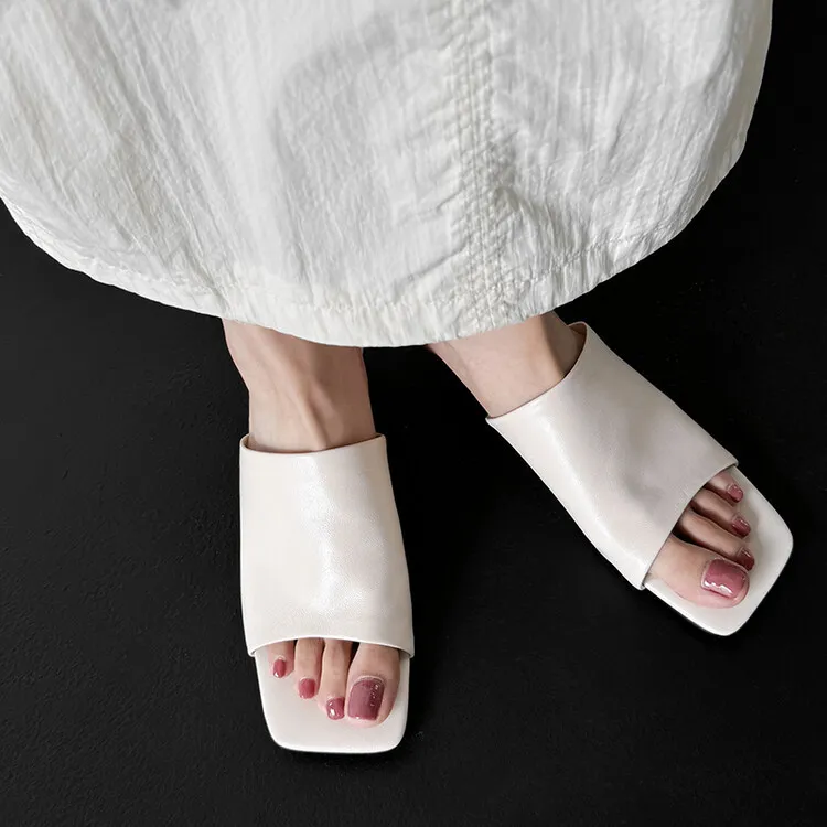 Soft, top-grain sheepskin, all-leather, summer sandals for women, square toe, simple and stylish wedge heel.