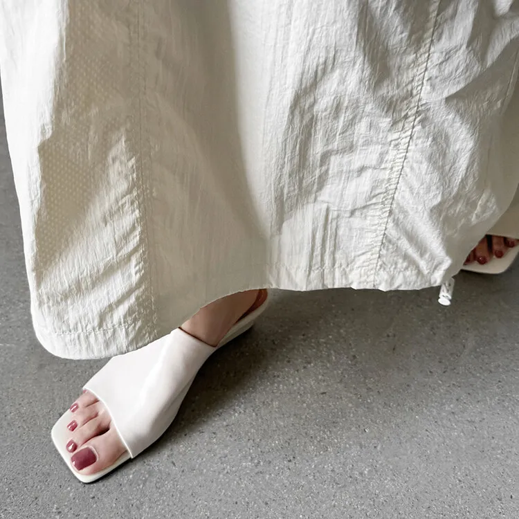 Soft, top-grain sheepskin, all-leather, summer sandals for women, square toe, simple and stylish wedge heel.
