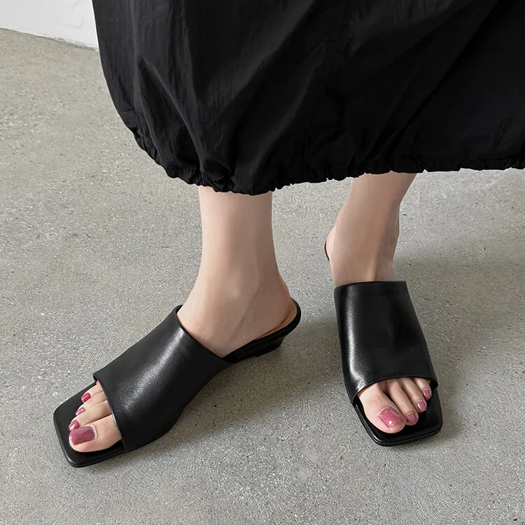 Soft, top-grain sheepskin, all-leather, summer sandals for women, square toe, simple and stylish wedge heel.