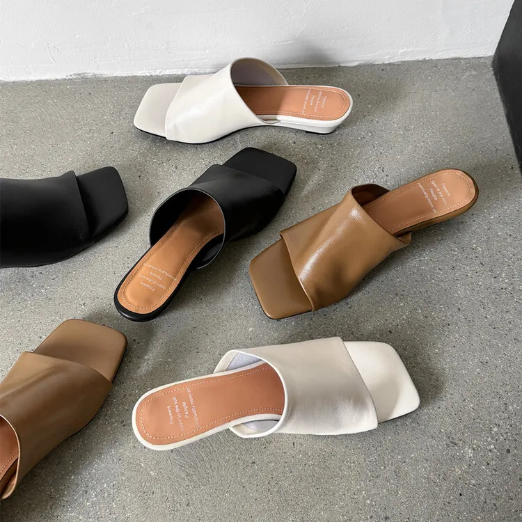 Soft, top-grain sheepskin, all-leather, summer sandals for women, square toe, simple and stylish wedge heel.