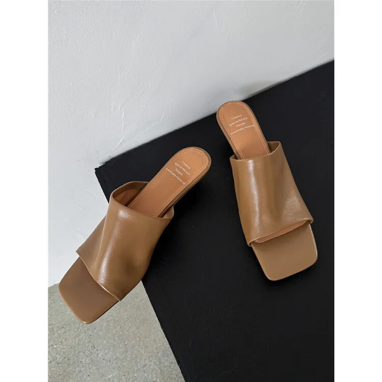 Soft, top-grain sheepskin, all-leather, summer sandals for women, square toe, simple and stylish wedge heel.