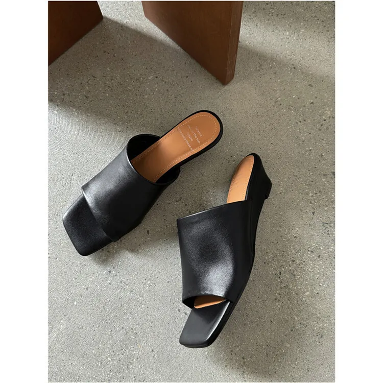 Soft, top-grain sheepskin, all-leather, summer sandals for women, square toe, simple and stylish wedge heel.
