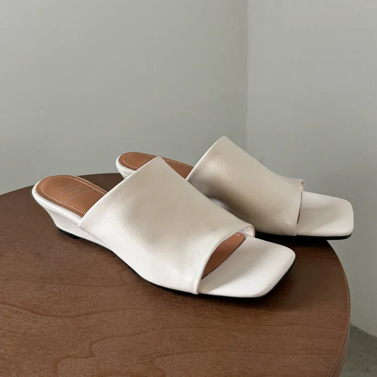 Soft, top-grain sheepskin, all-leather, summer sandals for women, square toe, simple and stylish wedge heel.