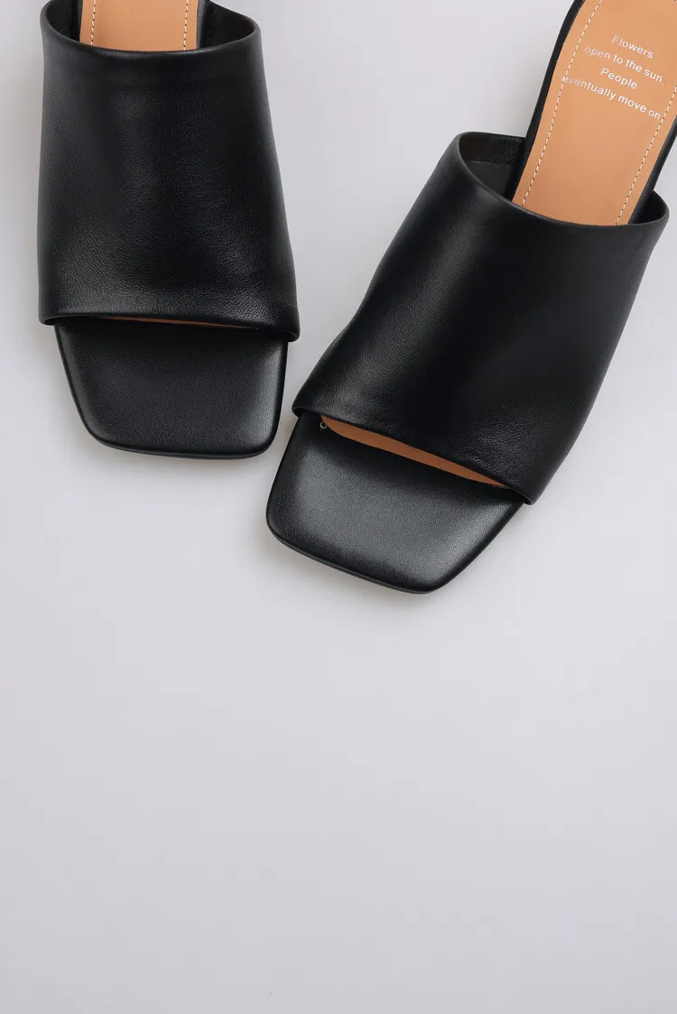 Soft, top-grain sheepskin, all-leather, summer sandals for women, square toe, simple and stylish wedge heel.