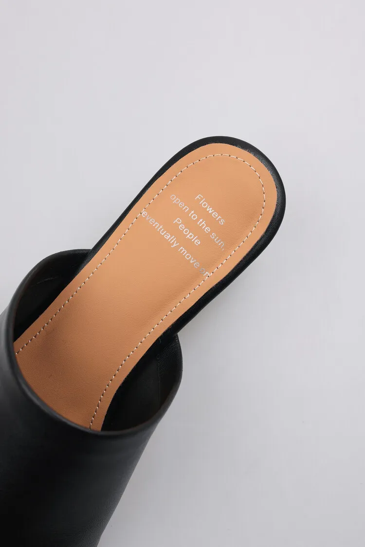 Soft, top-grain sheepskin, all-leather, summer sandals for women, square toe, simple and stylish wedge heel.