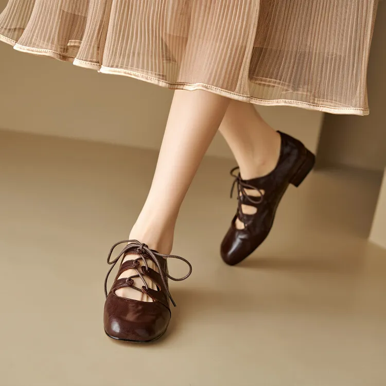 Square-toe, chunky heel, sheepskin, deep-cut, vintage handmade shoes, strappy Mary Jane shoes 7-22b