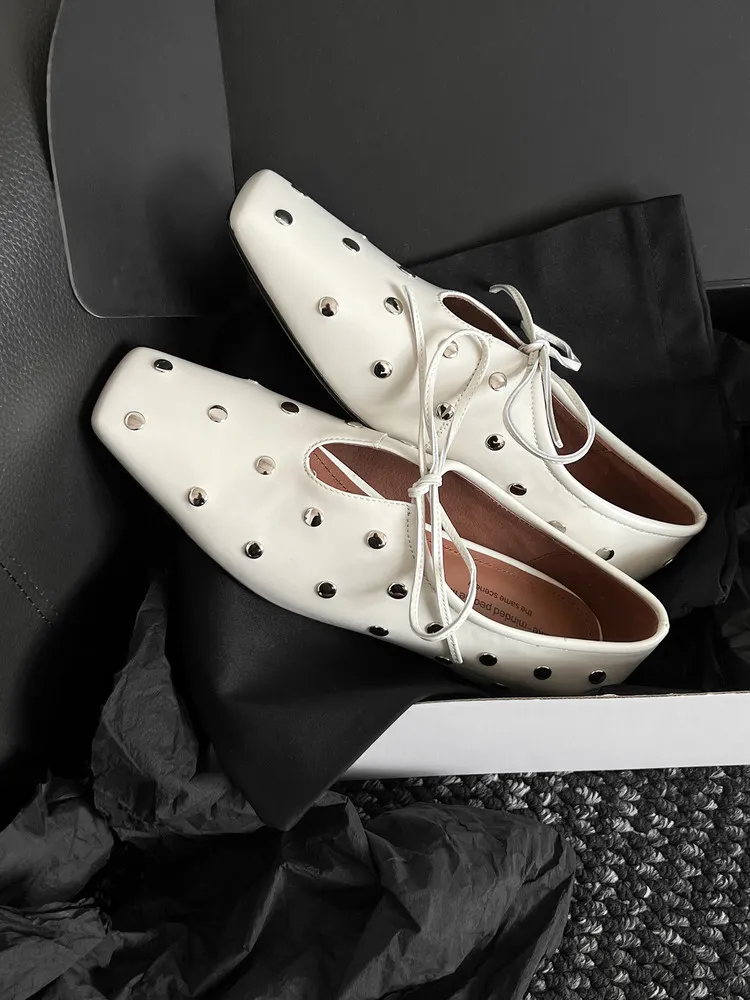 Spring square-toe single leather women's fashion shoes in black, brown, and off-white are hot-selling 1-11a