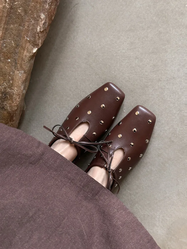 Spring square-toe single leather women's fashion shoes in black, brown, and off-white are hot-selling 1-11a