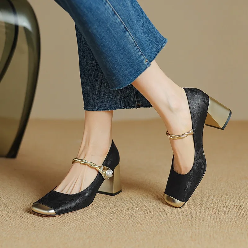 Low-heeled French-style color-blocked women's shoes, chunky heeled high heels, spring and autumn style, square toe, shallow mouth, one-strap fashionable single shoes.