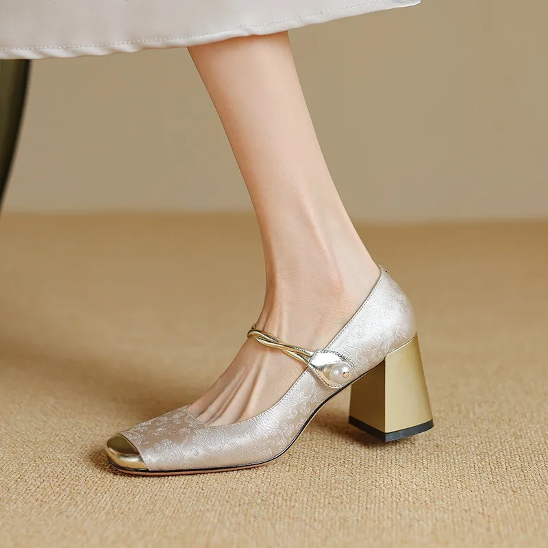 Low-heeled French-style color-blocked women's shoes, chunky heeled high heels, spring and autumn style, square toe, shallow mouth, one-strap fashionable single shoes.
