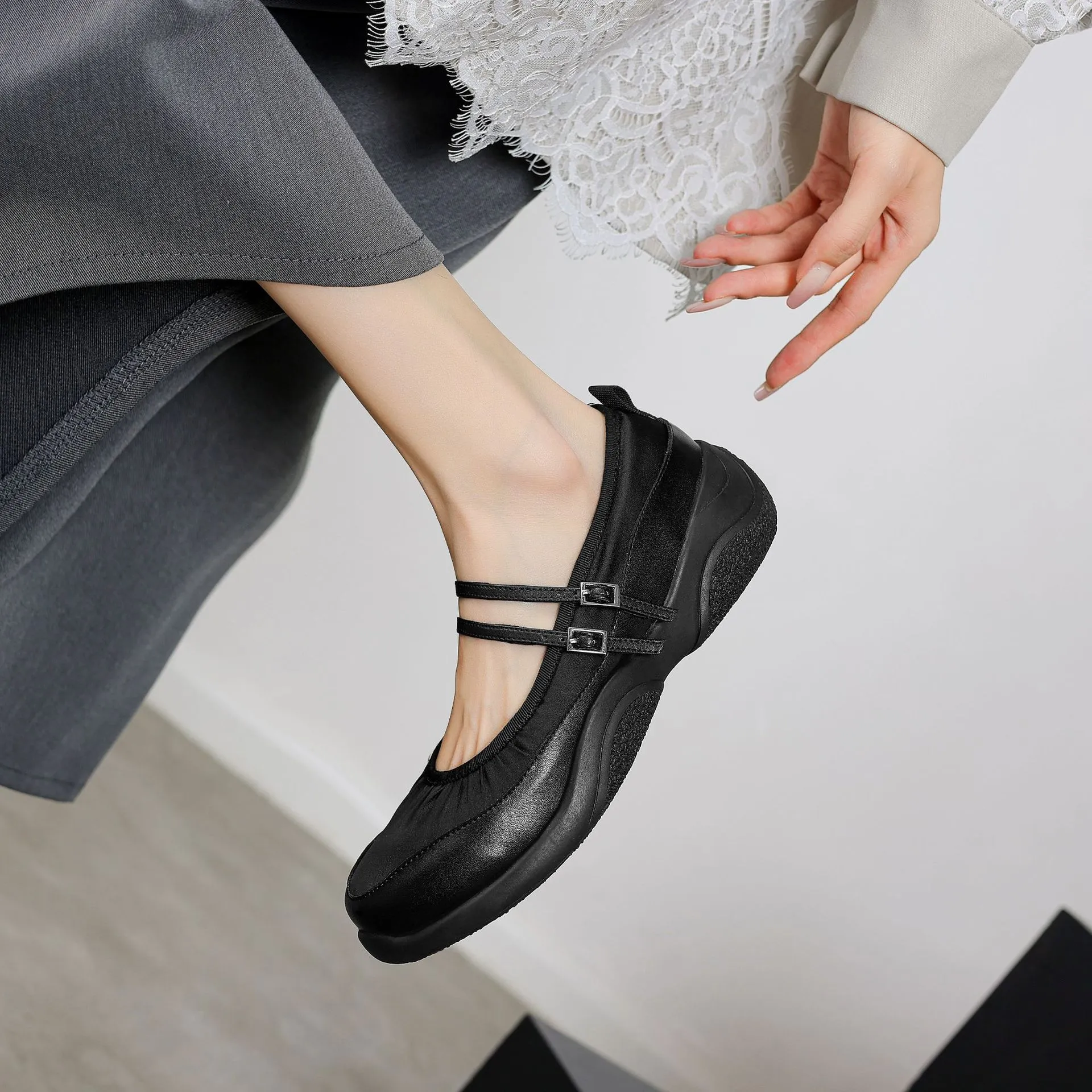 Comfortable sporty platform double-breasted Mary Jane shoes for spring and autumn, low-heeled, flat, round-toe, black and silver genuine leather.