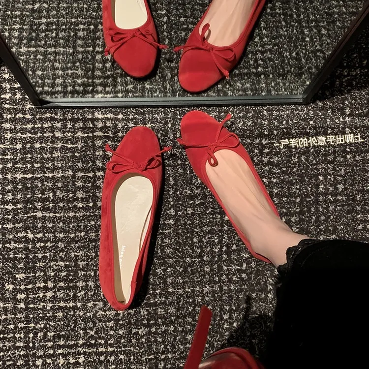 Soft sheepskin fashionable women's shoes for spring and autumn, round toe, low mouth, slip-on, flat heel, bow.