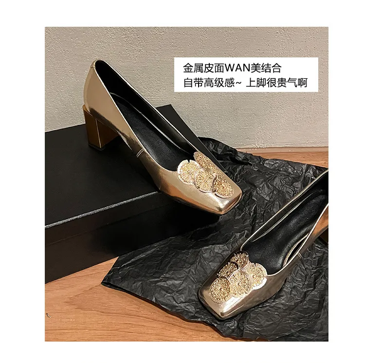Gold and silver light luxury women's shoes, spring and autumn style, niche design, square toe, chunky heel, French style single shoes for women.