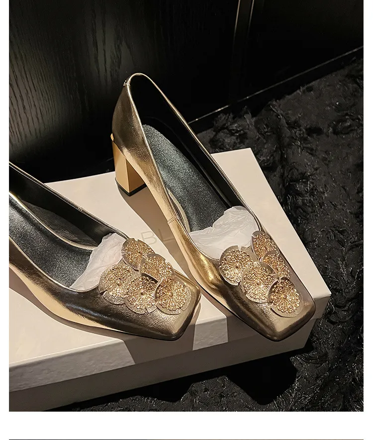 Gold and silver light luxury women's shoes, spring and autumn style, niche design, square toe, chunky heel, French style single shoes for women.