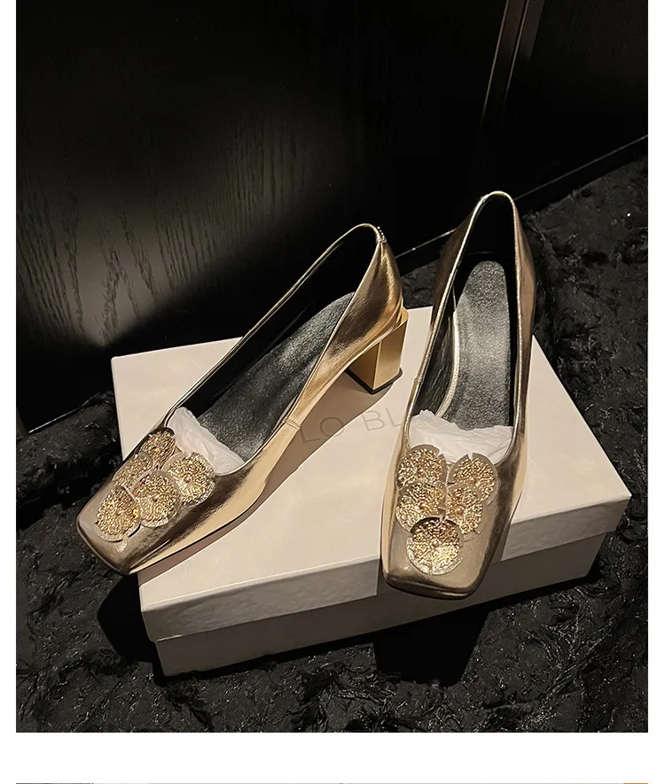 Gold and silver light luxury women's shoes, spring and autumn style, niche design, square toe, chunky heel, French style single shoes for women.