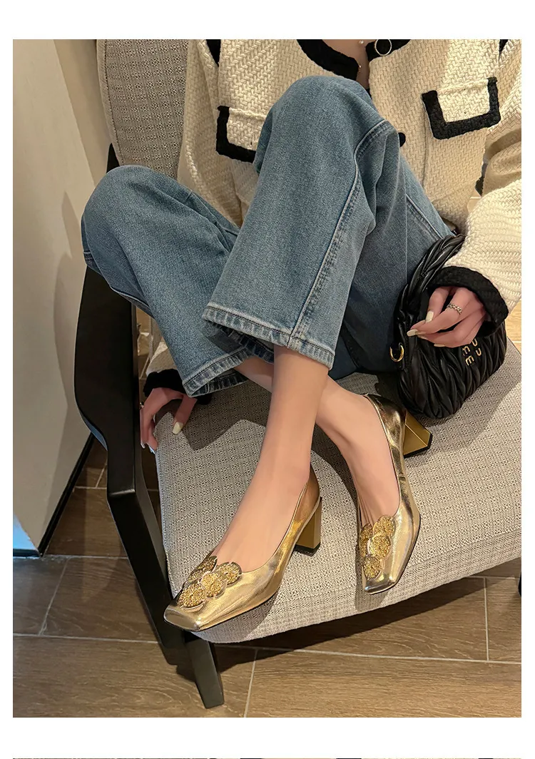 Gold and silver light luxury women's shoes, spring and autumn style, niche design, square toe, chunky heel, French style single shoes for women.