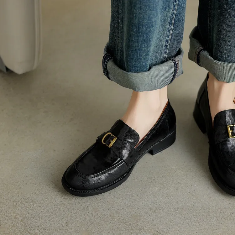 Spring-style hand-strap sheepskin round-toe slip-on single shoes with chunky heels and low heels, featuring a British style and metal buckles.