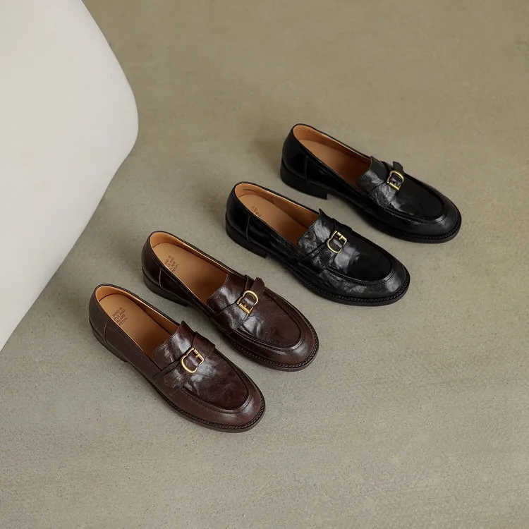 Spring-style hand-strap sheepskin round-toe slip-on single shoes with chunky heels and low heels, featuring a British style and metal buckles.