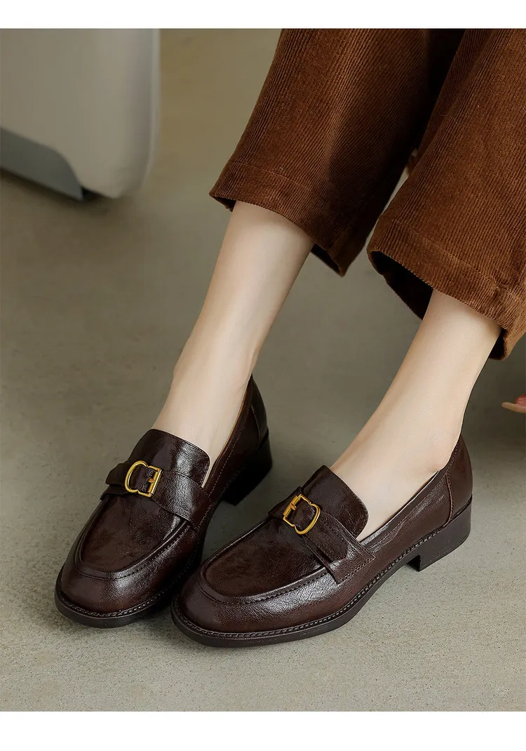 Spring-style hand-strap sheepskin round-toe slip-on single shoes with chunky heels and low heels, featuring a British style and metal buckles.