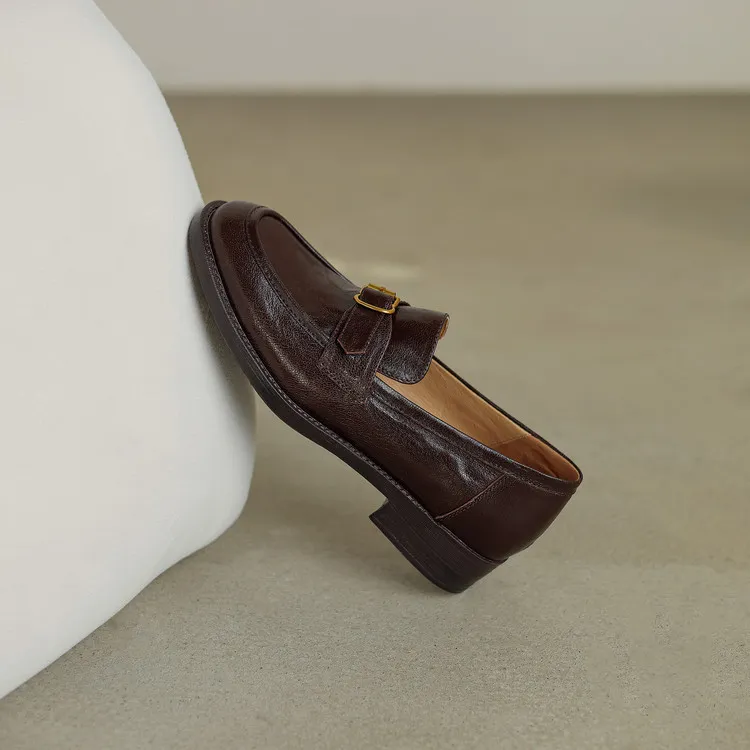 Spring-style hand-strap sheepskin round-toe slip-on single shoes with chunky heels and low heels, featuring a British style and metal buckles.