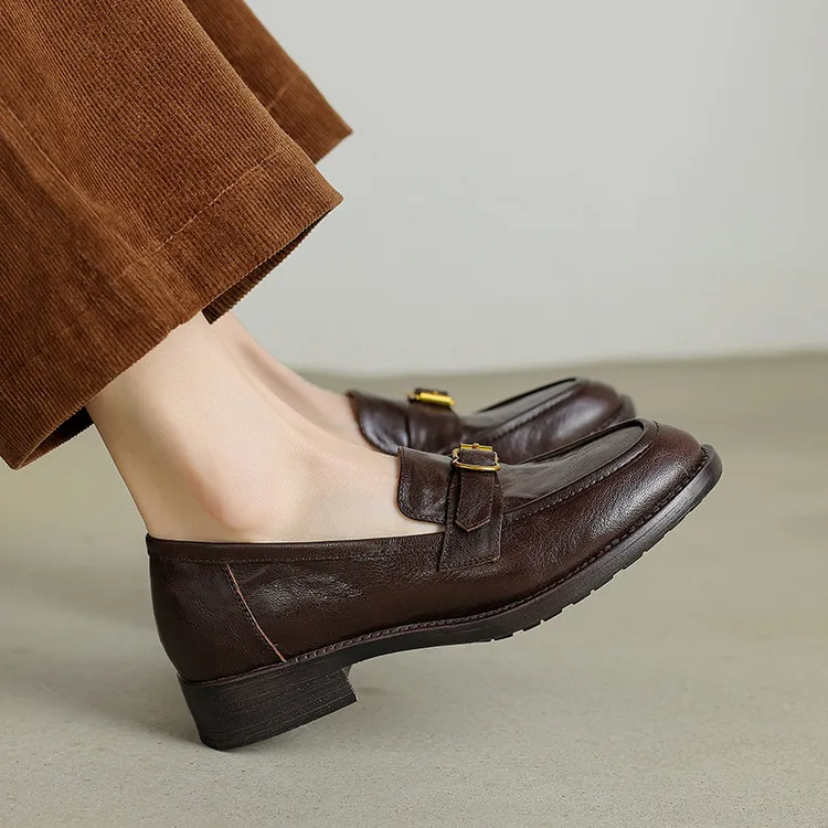 Spring-style hand-strap sheepskin round-toe slip-on single shoes with chunky heels and low heels, featuring a British style and metal buckles.