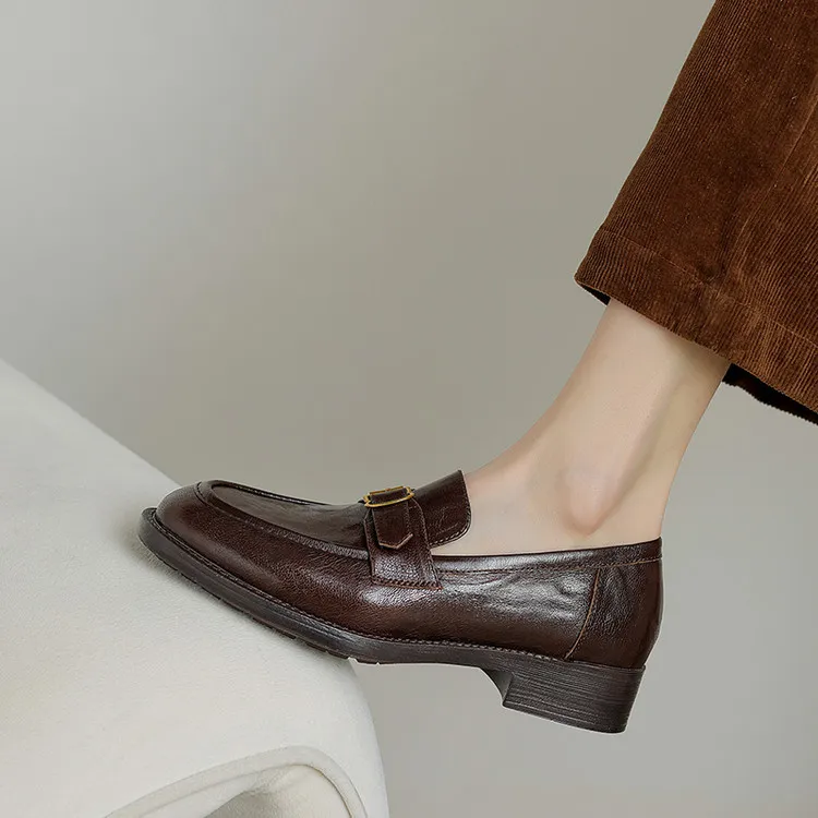 Spring-style hand-strap sheepskin round-toe slip-on single shoes with chunky heels and low heels, featuring a British style and metal buckles.