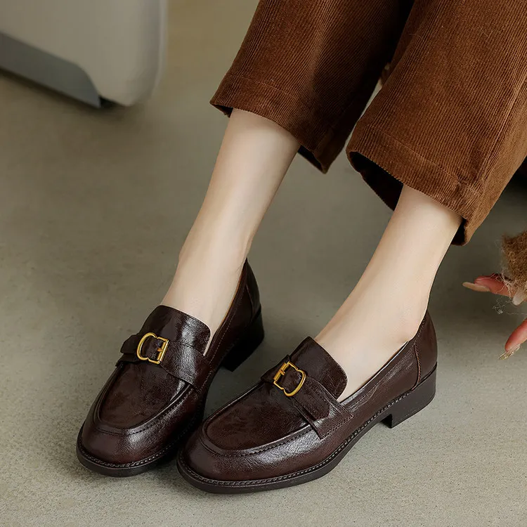 Spring-style hand-strap sheepskin round-toe slip-on single shoes with chunky heels and low heels, featuring a British style and metal buckles.