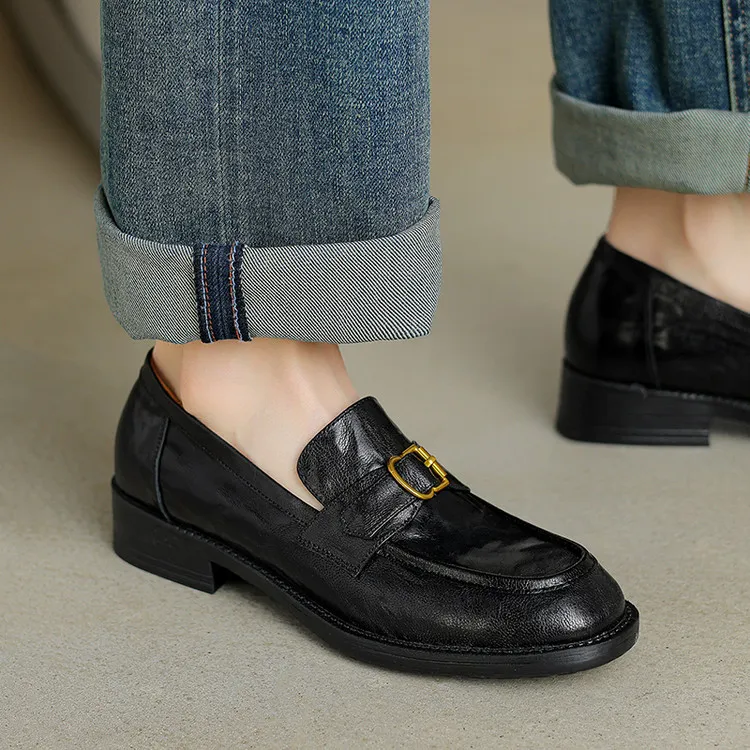 Spring-style hand-strap sheepskin round-toe slip-on single shoes with chunky heels and low heels, featuring a British style and metal buckles.