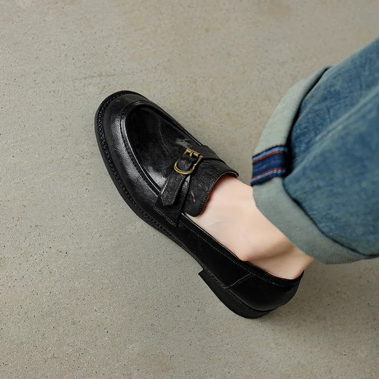 Spring-style hand-strap sheepskin round-toe slip-on single shoes with chunky heels and low heels, featuring a British style and metal buckles.