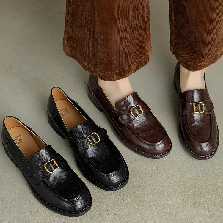 Spring-style hand-strap sheepskin round-toe slip-on single shoes with chunky heels and low heels, featuring a British style and metal buckles.