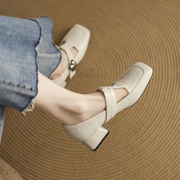 Spring chunky heeled square-toe flats in sheepskin, khaki, beige, and black, fashionable women's shoes