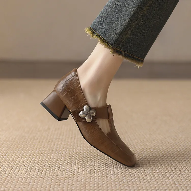 Spring chunky heeled square-toe flats in sheepskin, khaki, beige, and black, fashionable women's shoes