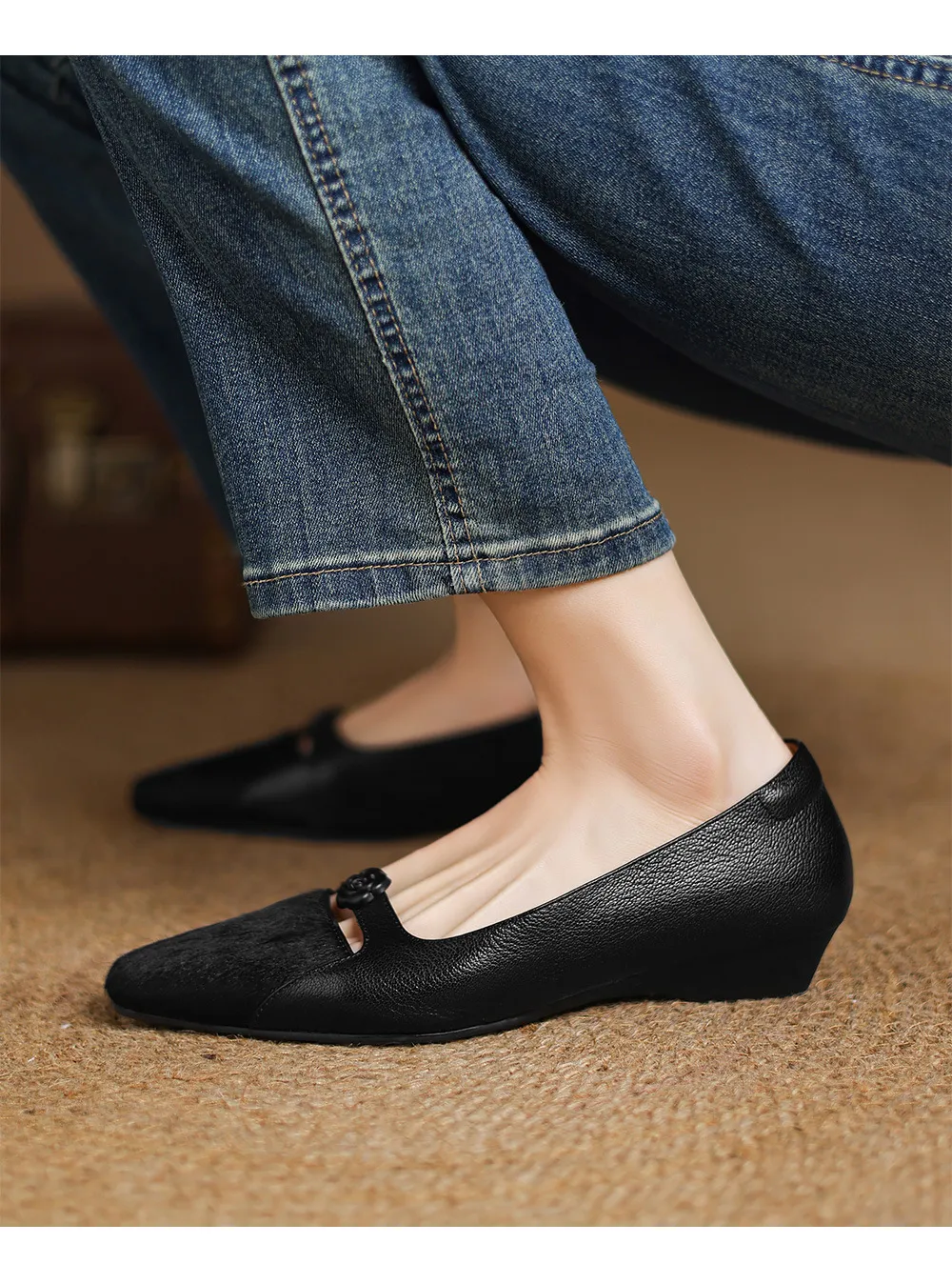 Spring/Summer Wedge Heel Square Toe Low-Cut Sheepskin Fashionable Classic Women's Shoes in Black and Brown