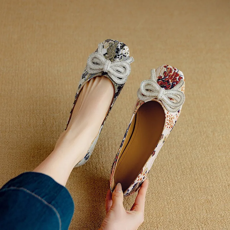 Spring/Summer Square Toe Flat Shoes with Embroidery, Chinese Style, Comfortable, and Bow-Tie