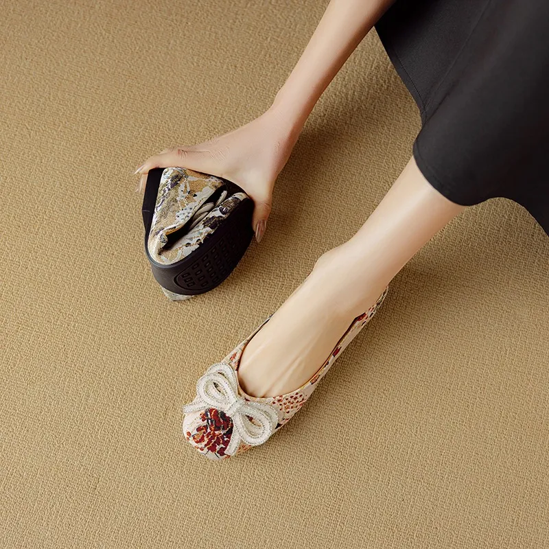 Spring/Summer Square Toe Flat Shoes with Embroidery, Chinese Style, Comfortable, and Bow-Tie