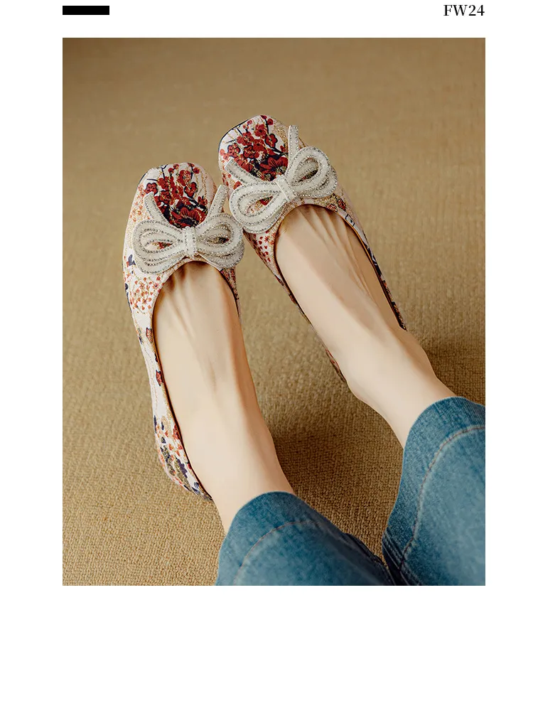 Spring/Summer Square Toe Flat Shoes with Embroidery, Chinese Style, Comfortable, and Bow-Tie